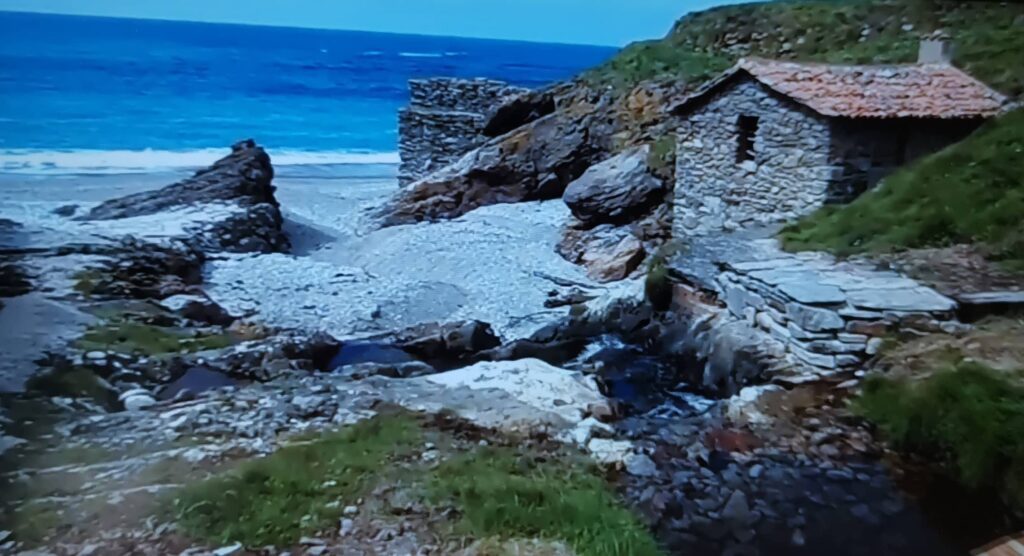 playa vallina en cudillero