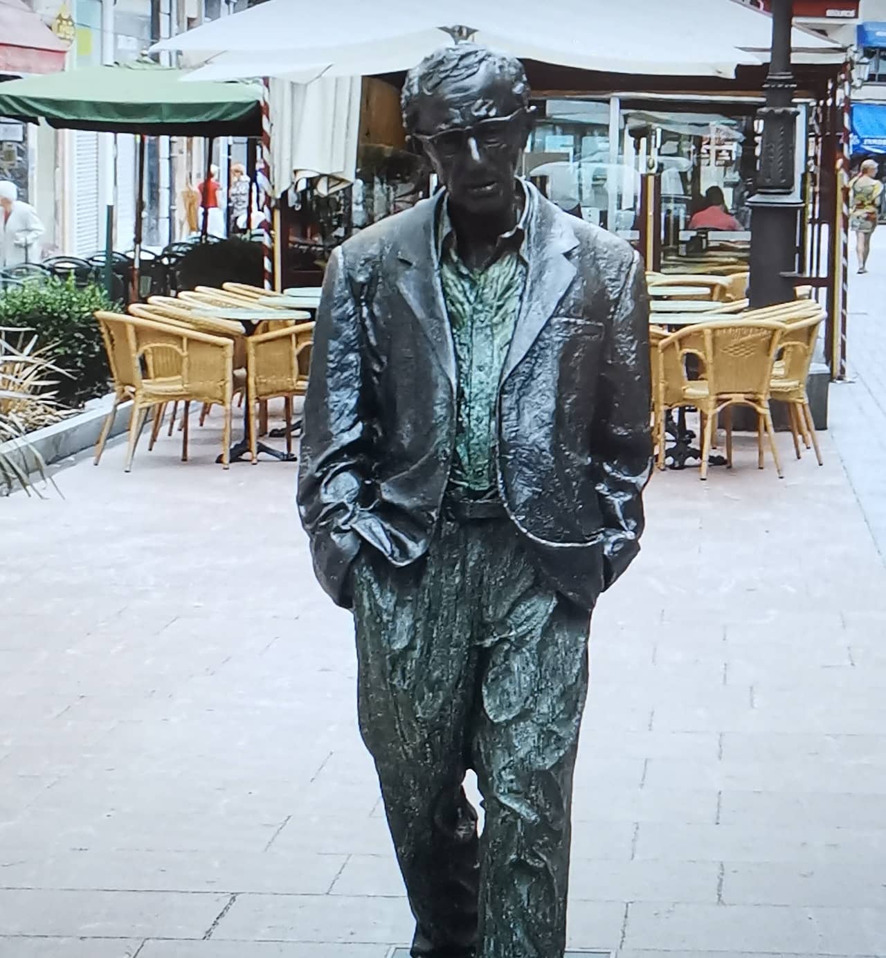 Estatua woody allen