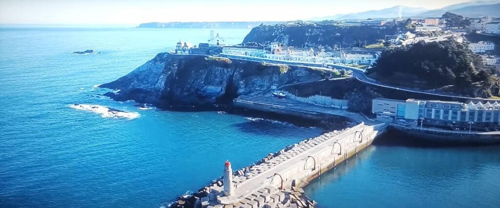 luarca pueblos que visitar cerca de Puerto de Vega